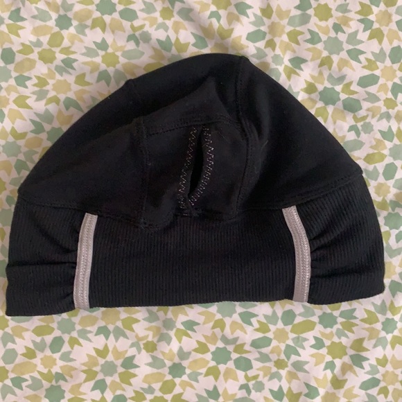 Lulu lemon scull cap with pony tail hole!! - Picture 2 of 2